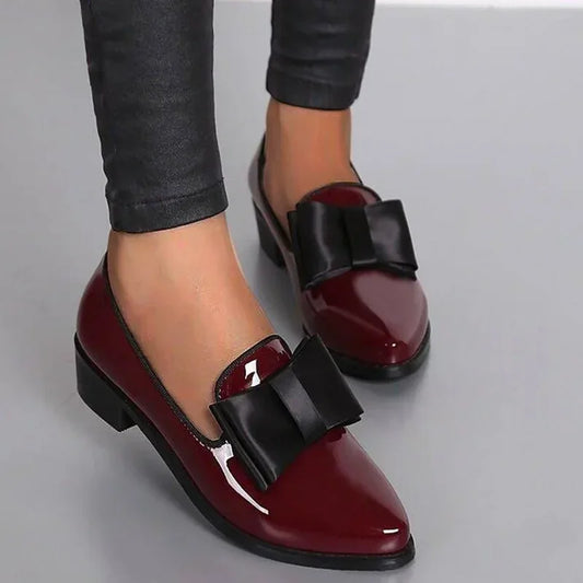 Mocasines con lazo de charol - Zapatos planos con punta en punta para mujer